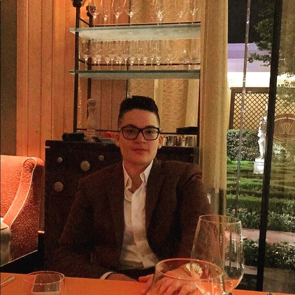 Meet your Posher, Kendra - Picture 1 of 1